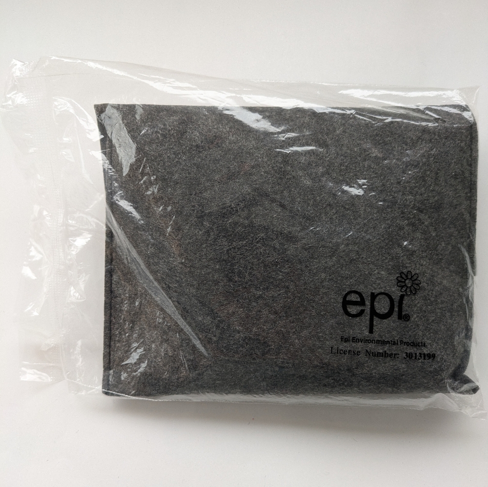 Starlux Six Travel Amenity Kits in Grey - Picture 3 of 6